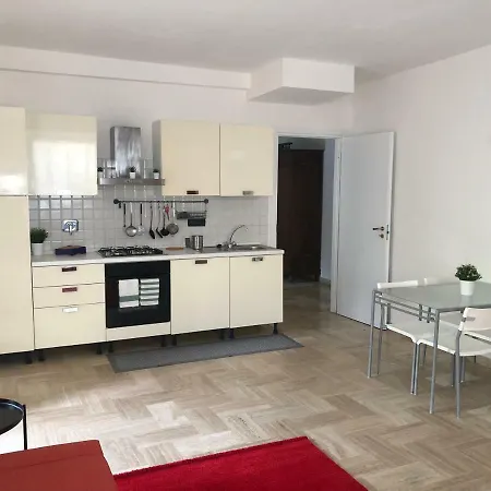 Apartamento Indipendente In Privata Con Piscina E Giardino Génova